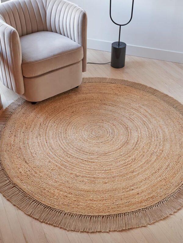 Beautiful Round Jute Area Rug for Your Home - This l 5x5 ft Hand Woven Rug Fits Perfectly Into Your Entry Area, Kitchen Or Living Room - Modern Braided Circle Mat Enhances Any Boho Decor