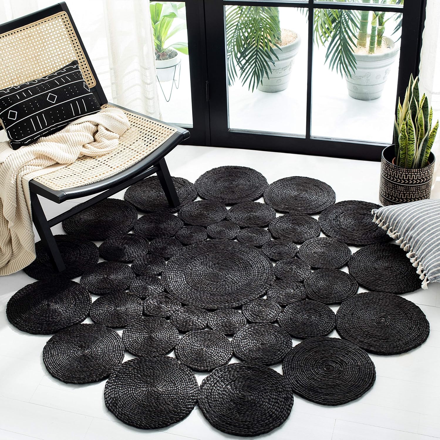 Area Rug - 4' Round, Black, Handmade Farmhouse Rustic Country Jute, Ideal for High Traffic Areas in Living Room, Bedroom